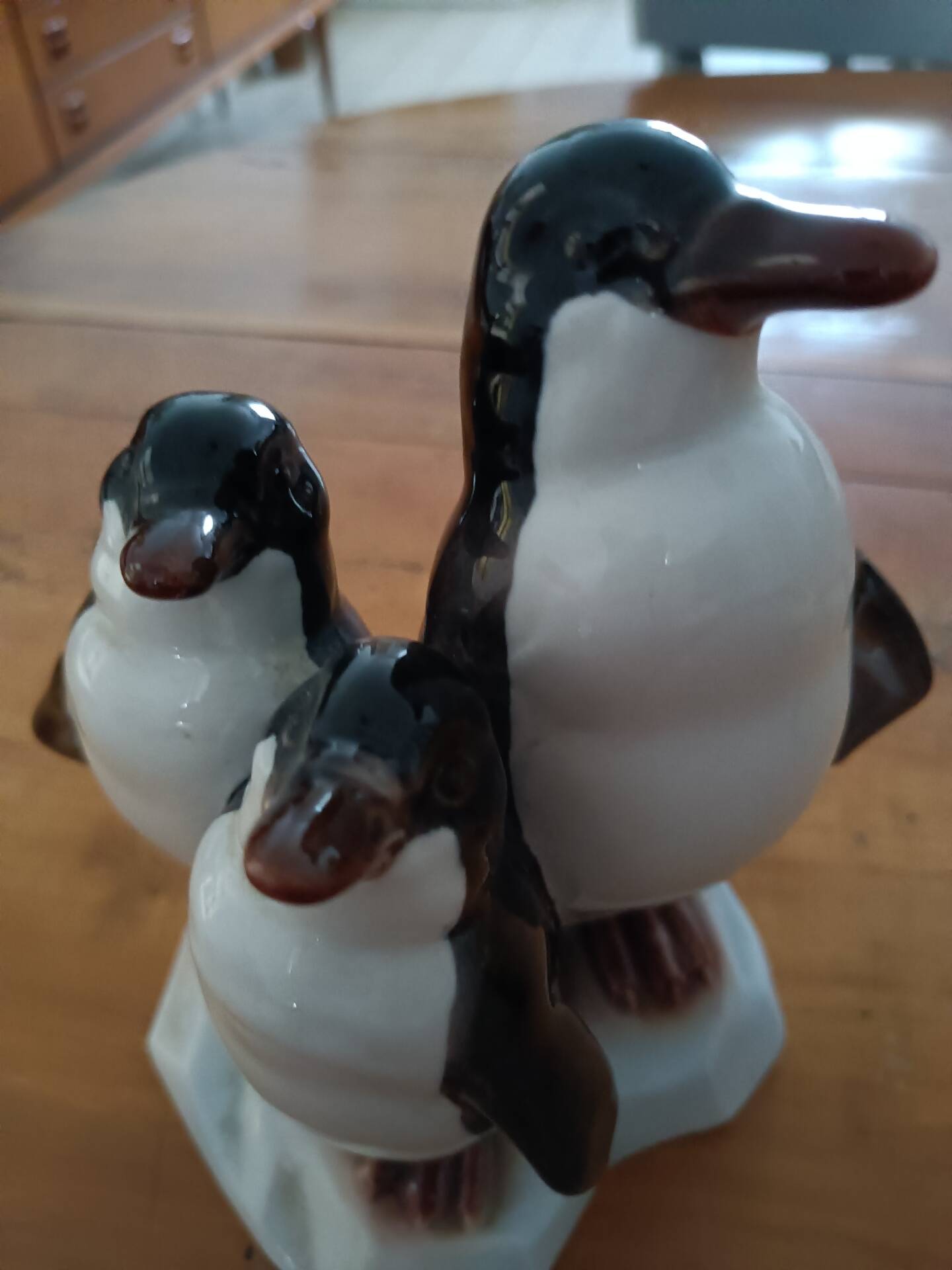 Spanish porcelain penguin family