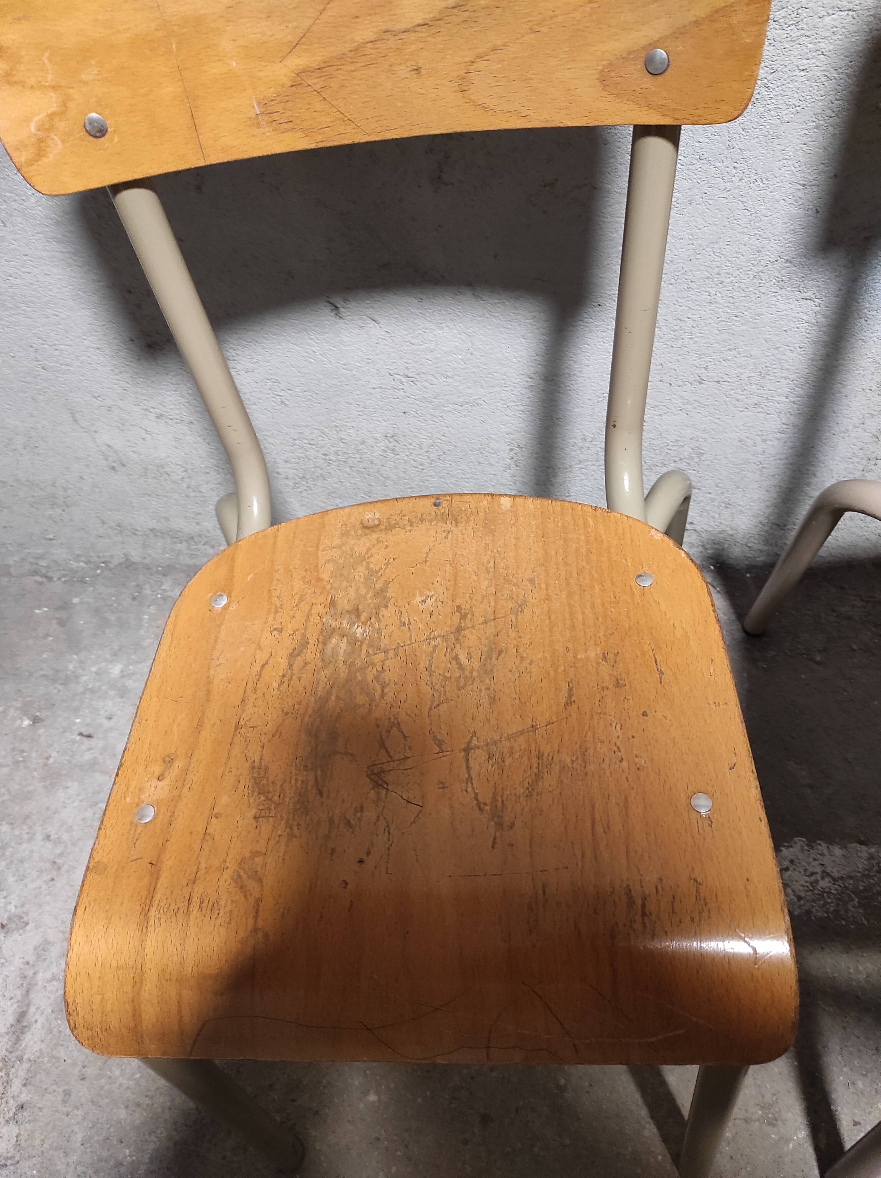 Lot of 6 school chairs