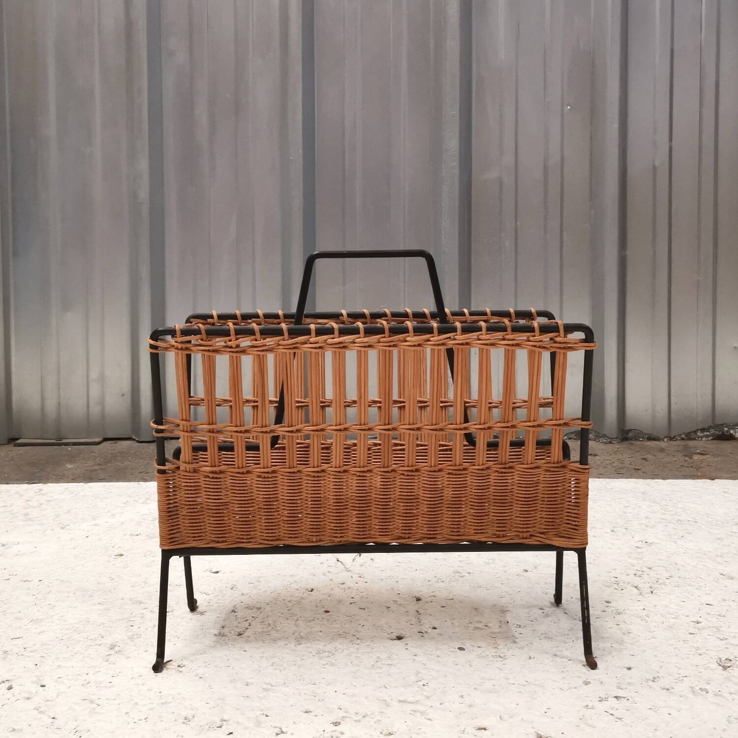 Vintage rattan and metal magazine rack, Raoul Guys