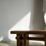 Banc en bois massif piètement ajouré traversé par un cylindre - Teck