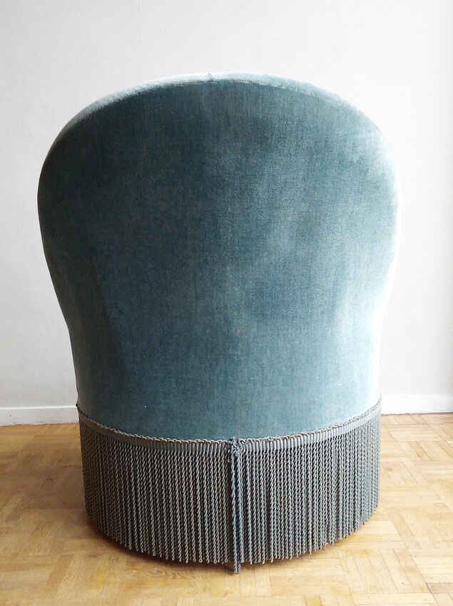 Armchair in blue velvet