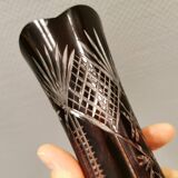 Vase en cristal biseauté bordeaux