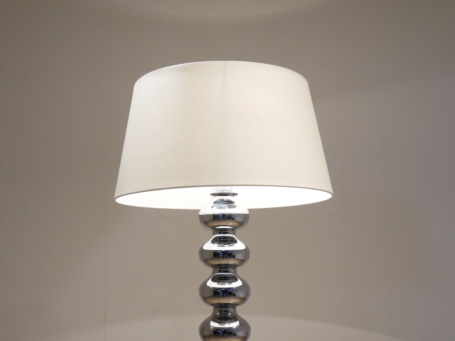Floor lamp in metal & chromed glass balls 1970