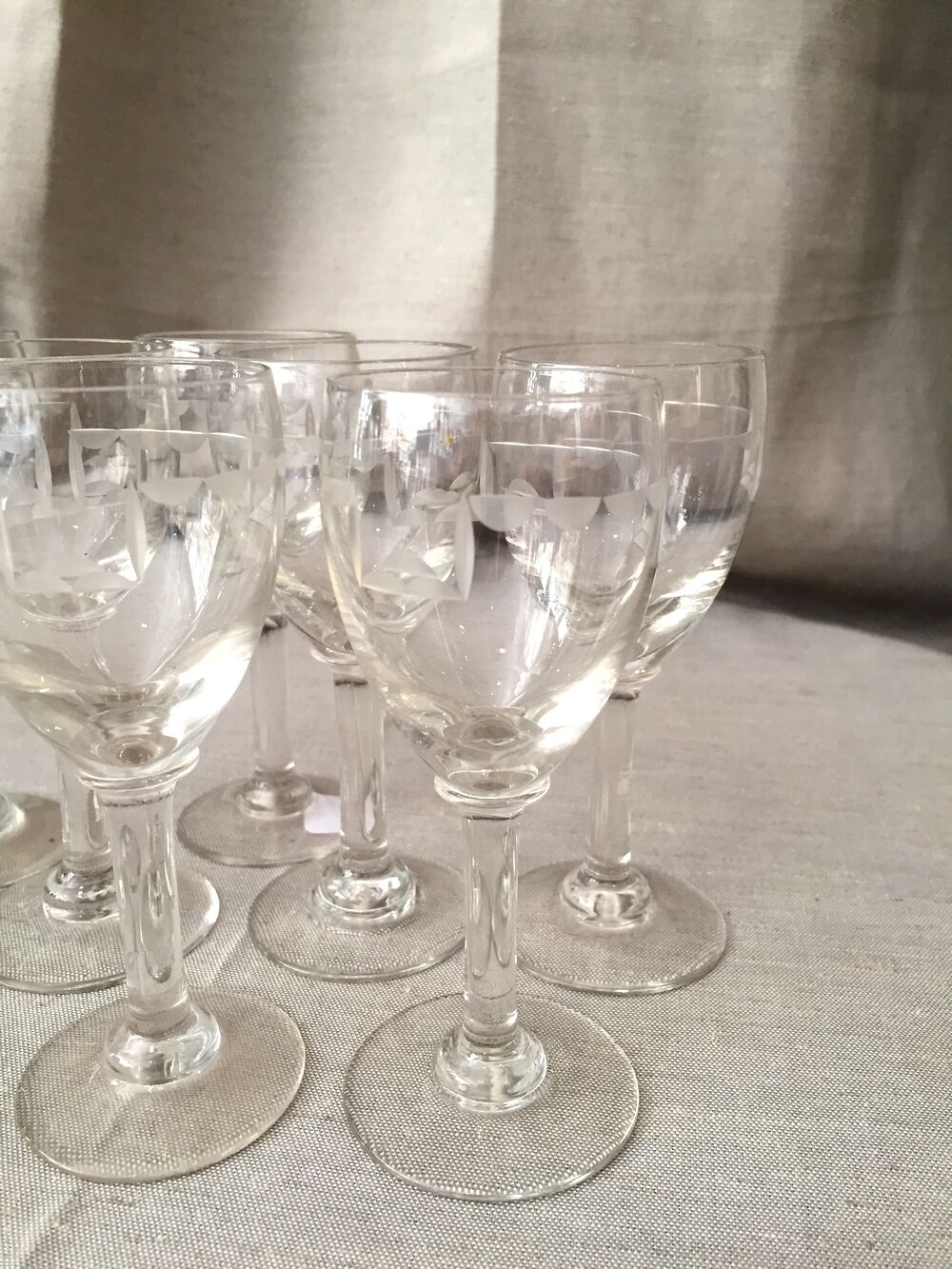 Suite of 8 engraved glass drip glasses from the 1930s 1940s