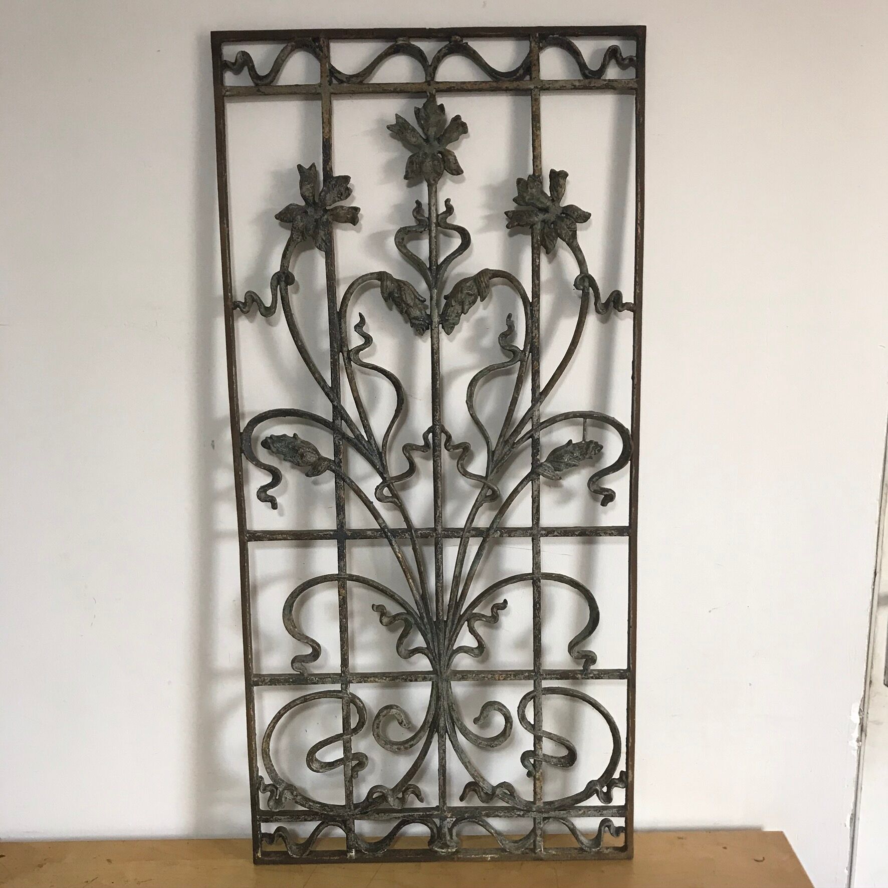 Grille de porte art nouveau en fonte
