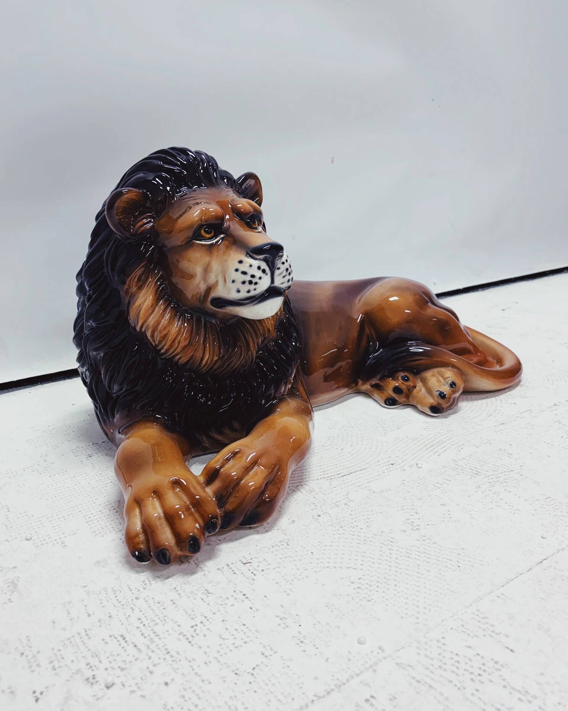 Lion statue ceramic