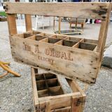 Case carries wooden bottles