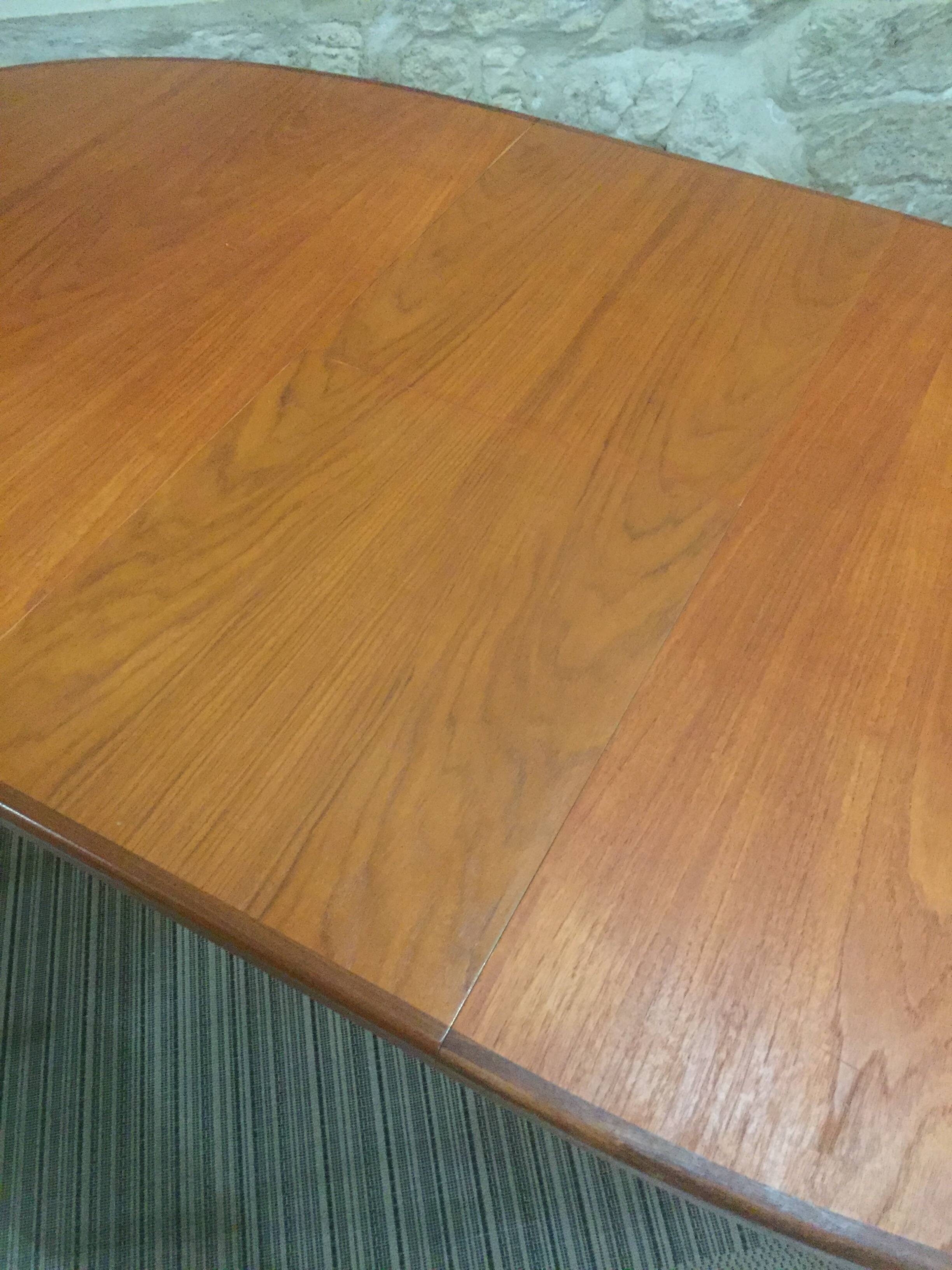Table à manger scandinave en teck ovale avec rallonge centrale