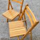 Paire de chaises pliantes en bois massif