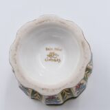 Très grande tasse en porcelaine de Limoges décor de fleurs fond vert fait main signée