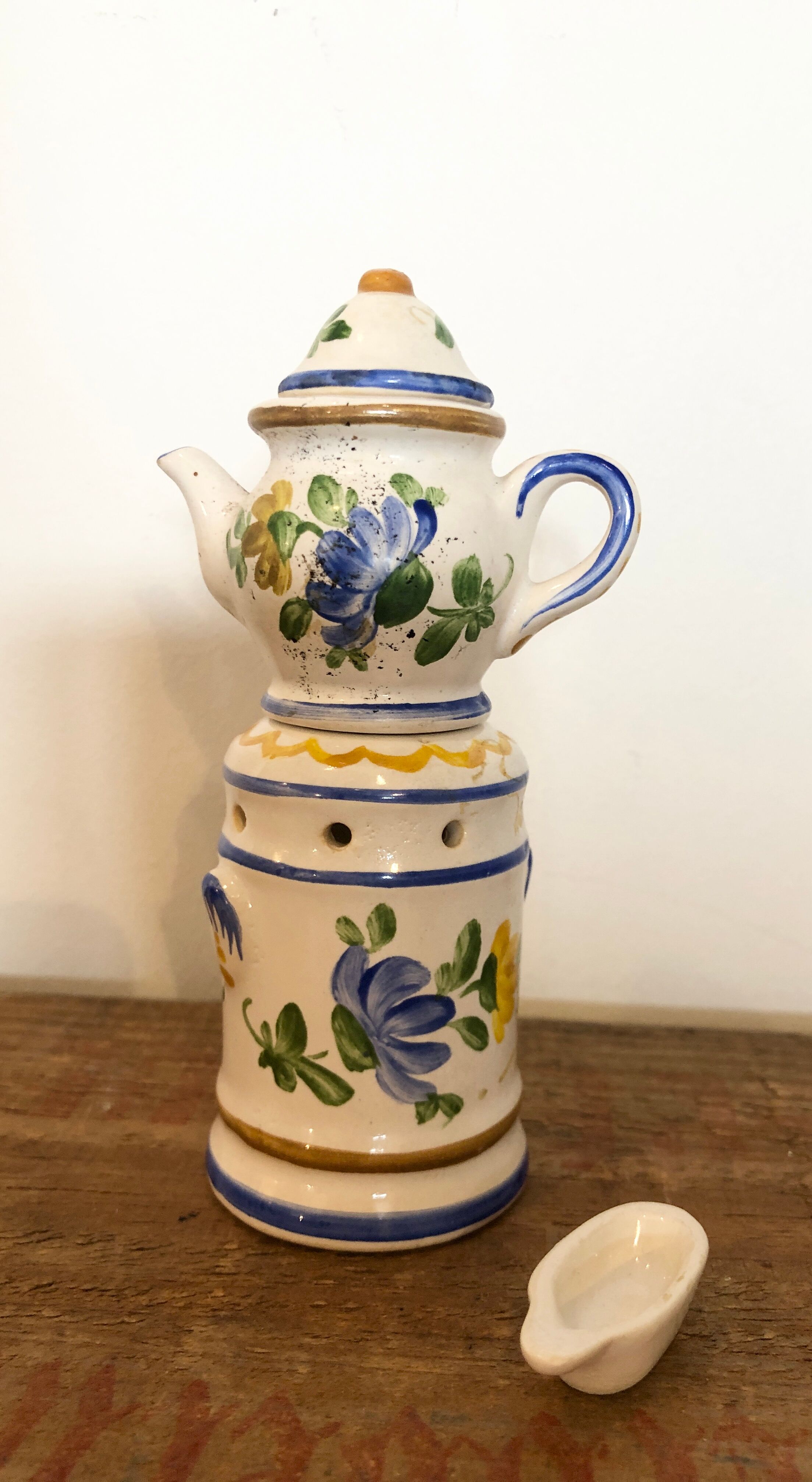 Mini tea and stove moustiers