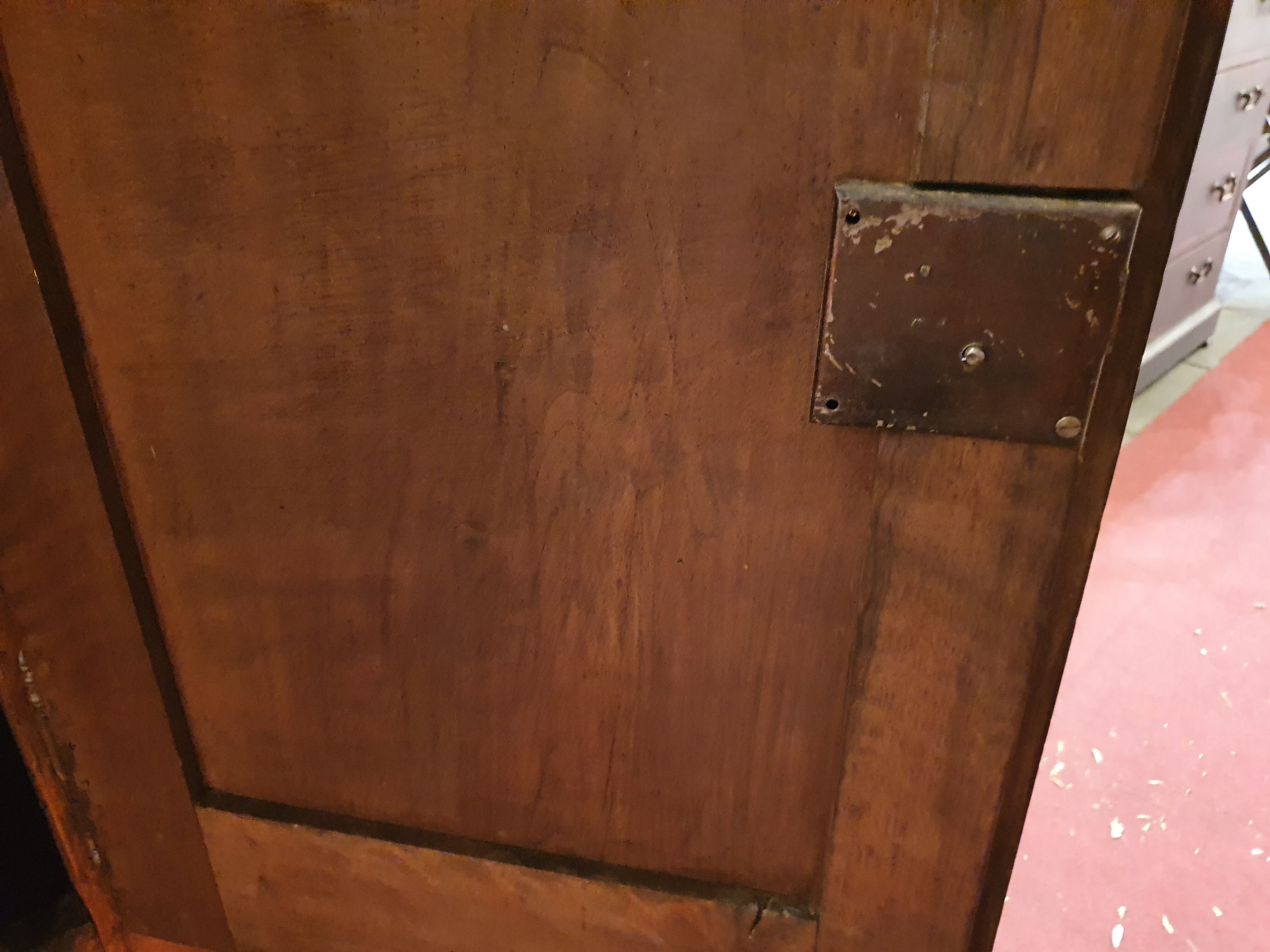 Buffet at the height of support period 18th in walnut