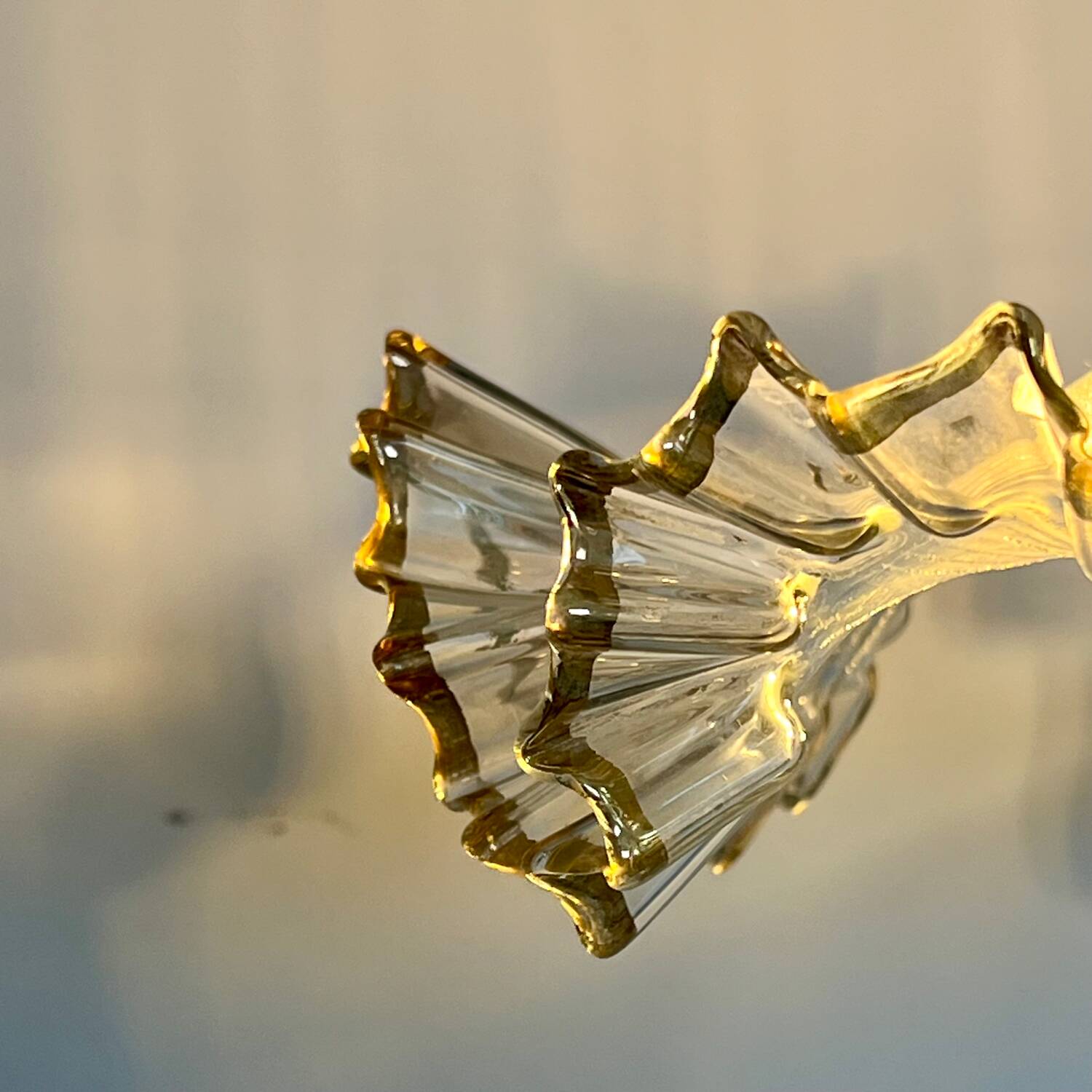 Triple suspension cascade with gilded and sandblasted glasses