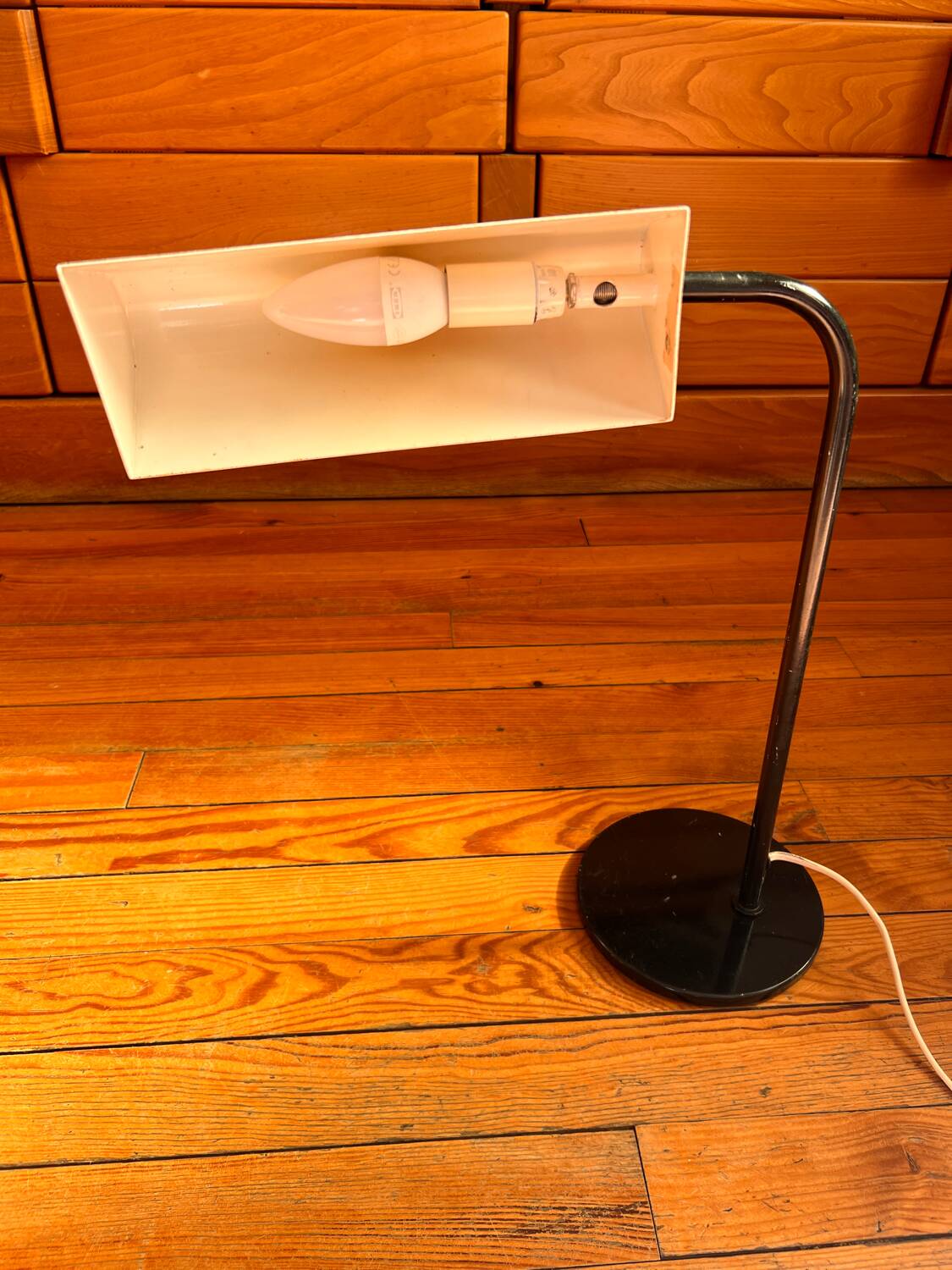 Amilux desk lamp
