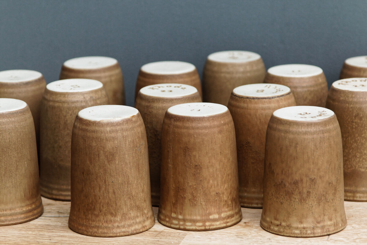 Lot de 14 verres en grés Rhodaceram