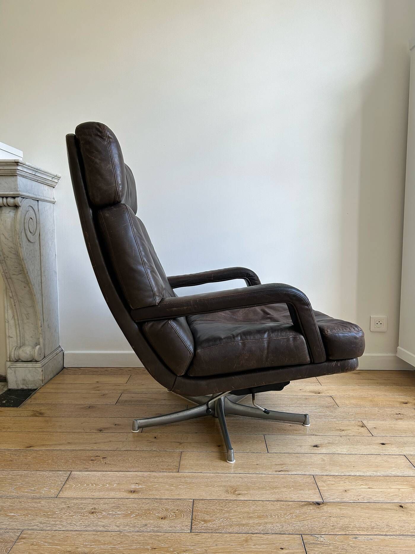 Vintage leather and steel swivel chair, 1970s, Walter Knoll