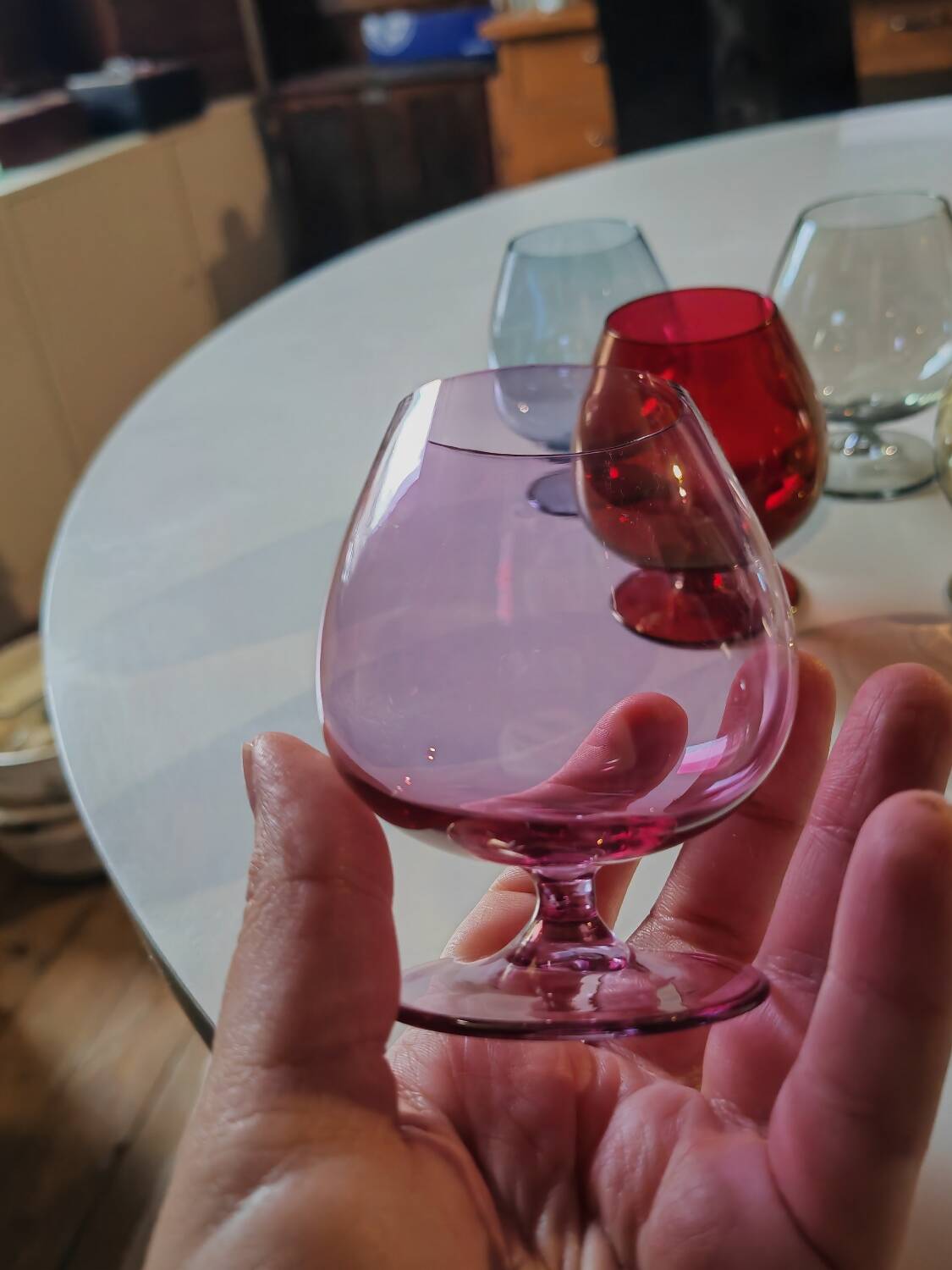 8 verres en cristal coloré