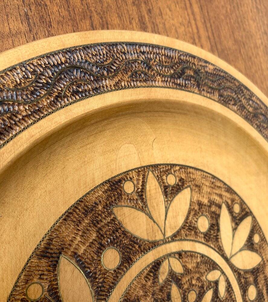Vintage wooden wall plates, set of 4