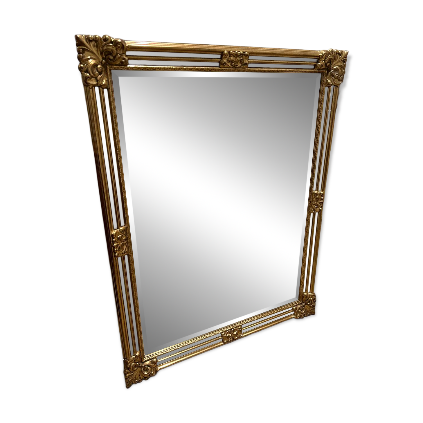 Superb gold mirror in Louis XV/XVI style. 90x120.