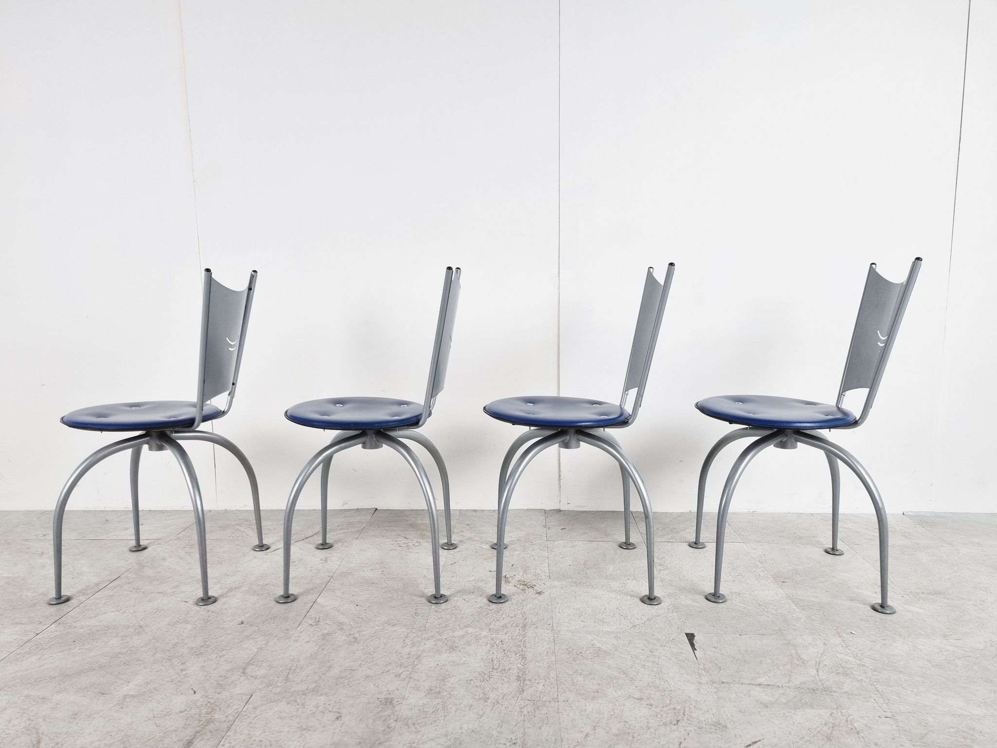 Chaises de salle à manger en métal post-modernes, années 1990