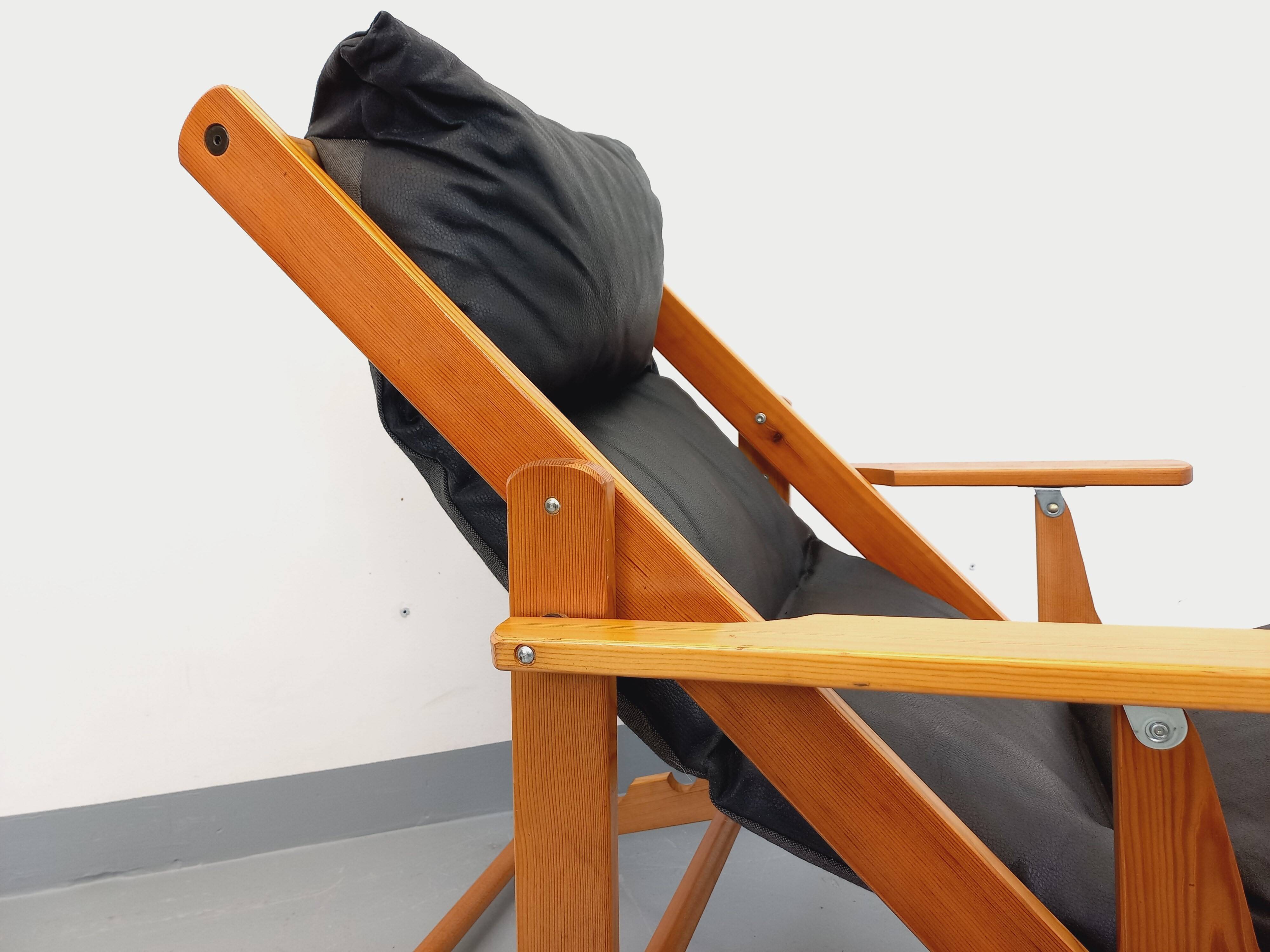 Vintage adjustable folding chaise longue armchair in pine and faux leather