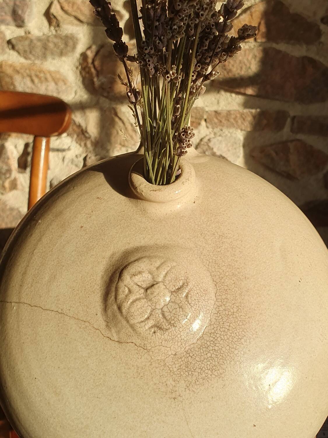 Vase français en terre cuite claire