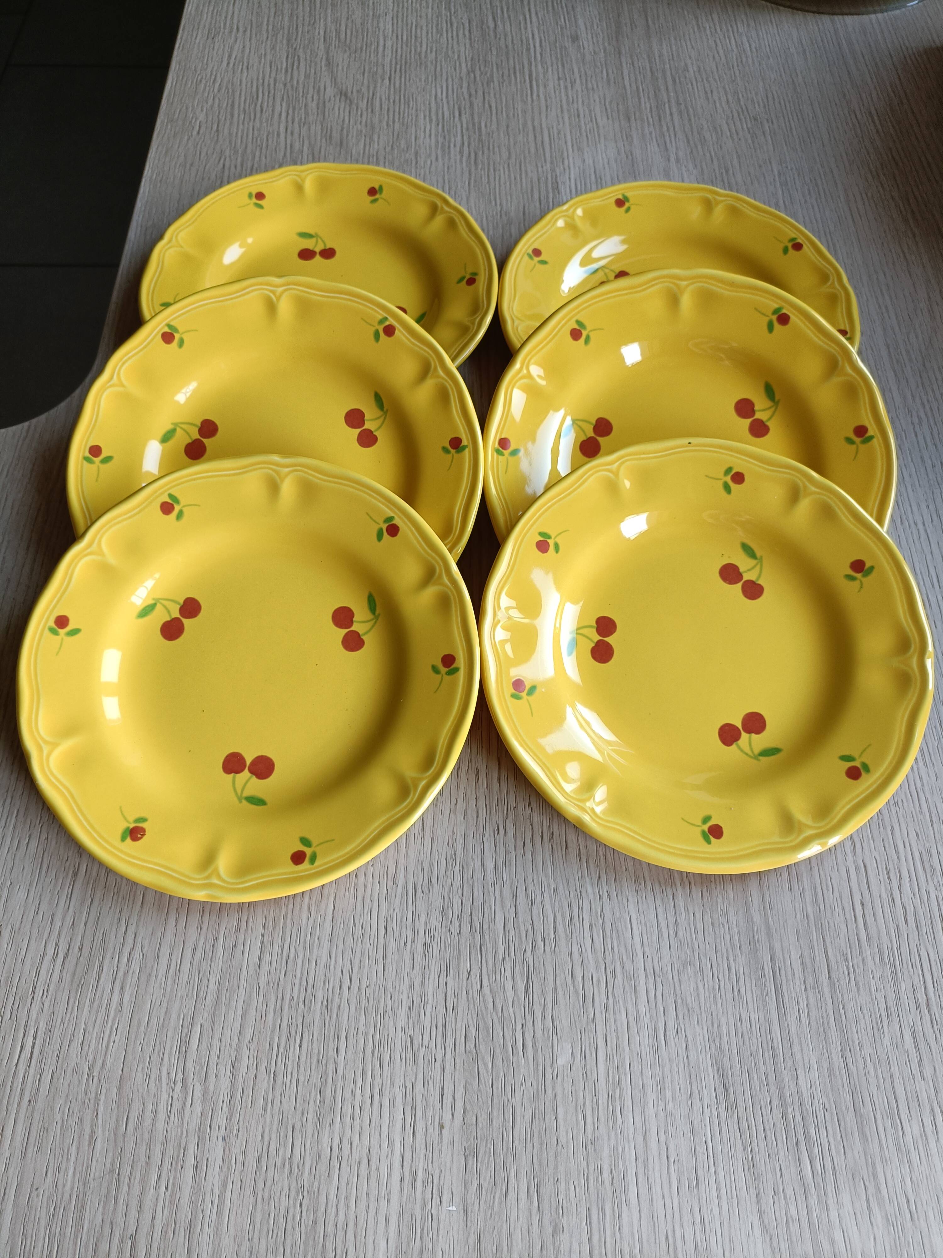 Six assiettes  à dessert vintage