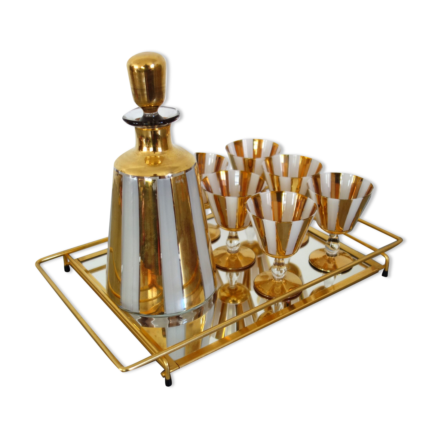 Vintage aperitif liqueur service