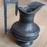 Ancien petit pichet sculté  modele rare