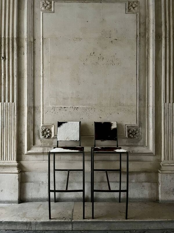 Chaises hautes en peau de vache