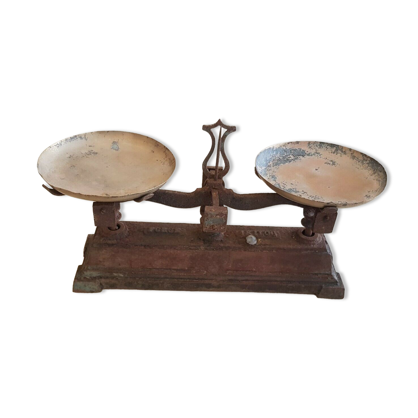 Old small scale in cast iron and copper