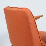 Fauteuil scandinave orange brûlée conclu par Chierowski