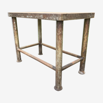 Vintage metal table from an industrial workshop for a makeover
