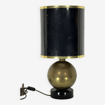 Lampe de table sphère en laiton vintage. Italie années 1970