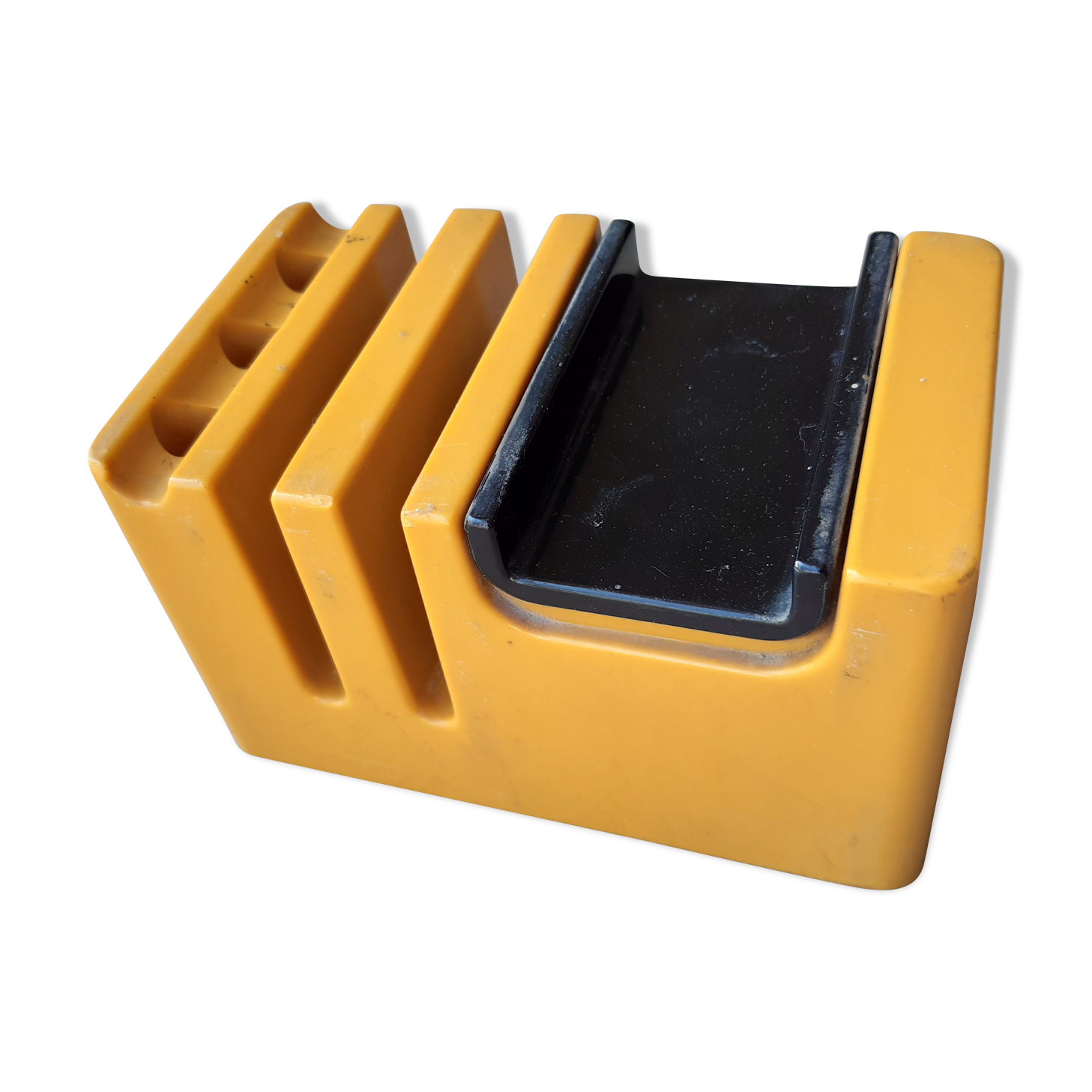 Pencil holder rests phone with waiting music, vintage 70s