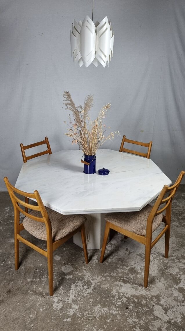 Table à manger octogonale en marbre blanc du milieu du siècle 1970 | Selency