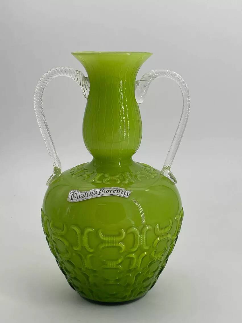 Opaline vase from the 1950s made in Italy by Opalina Fiorantina.