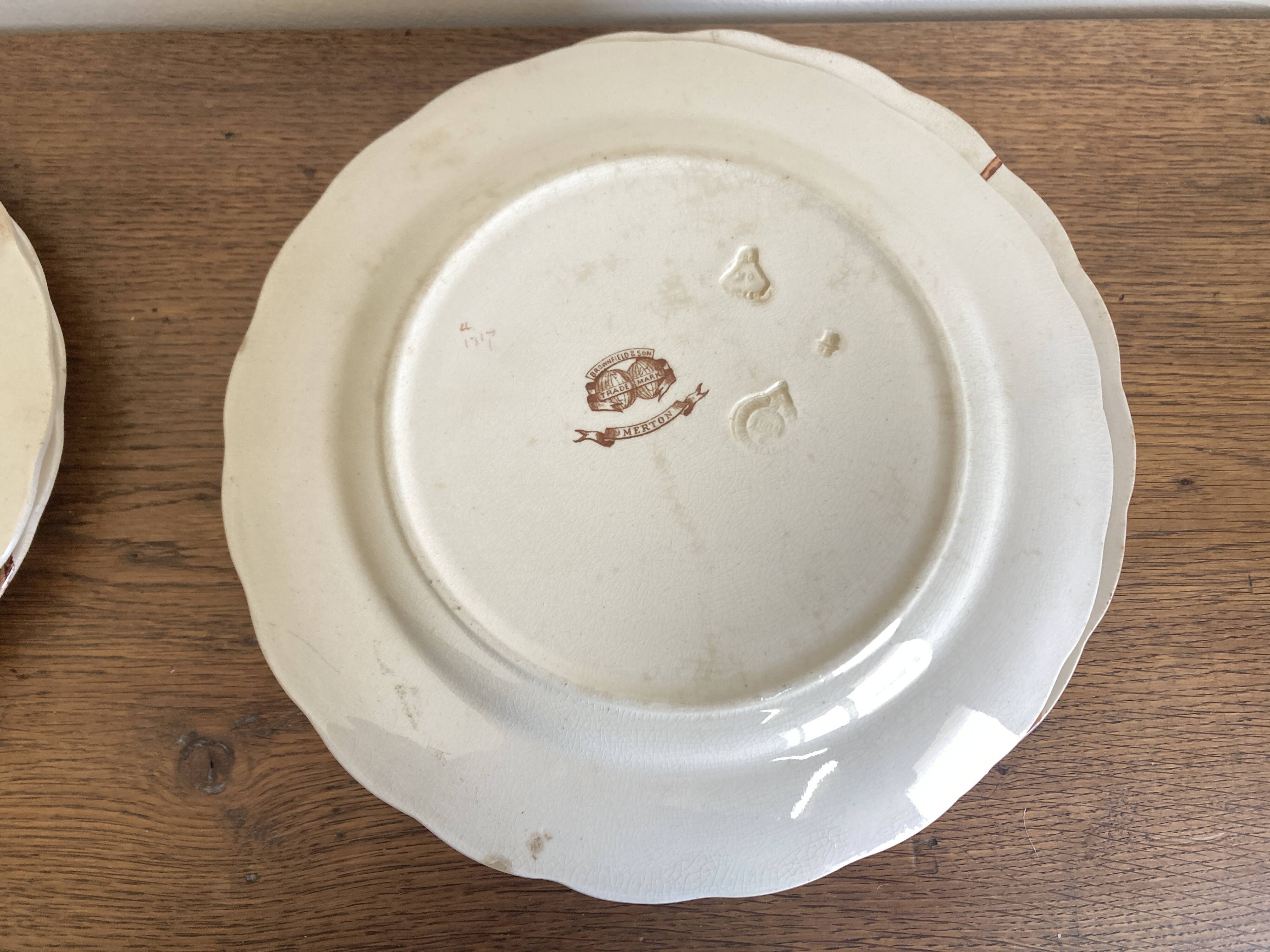 set de 12 assiettes polychrome 1850 ondulées Brownfield England oiseaux