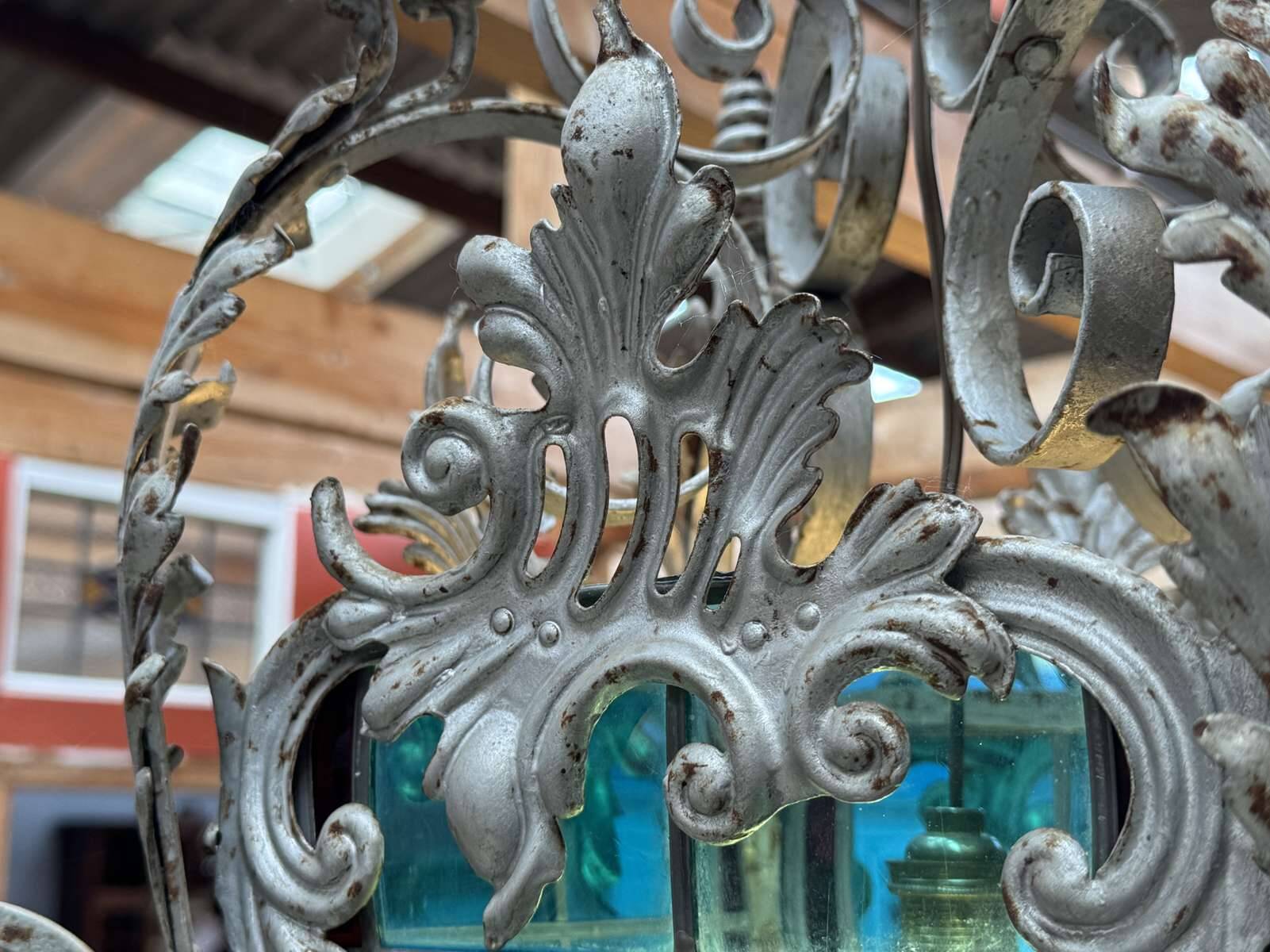 Lanterne en fer forgé et vitraux début XXème