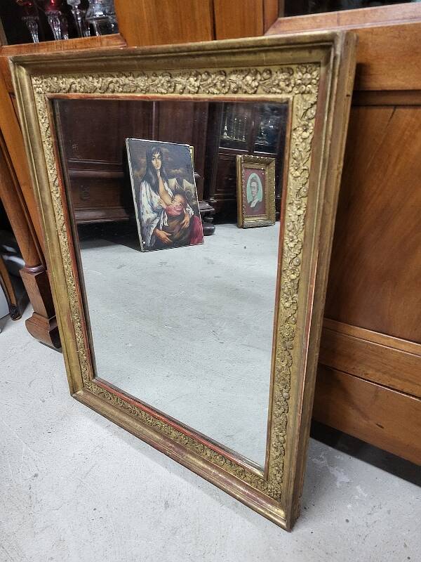 Miroir dore decor de fleurs et de feuillage du xix ème siecle