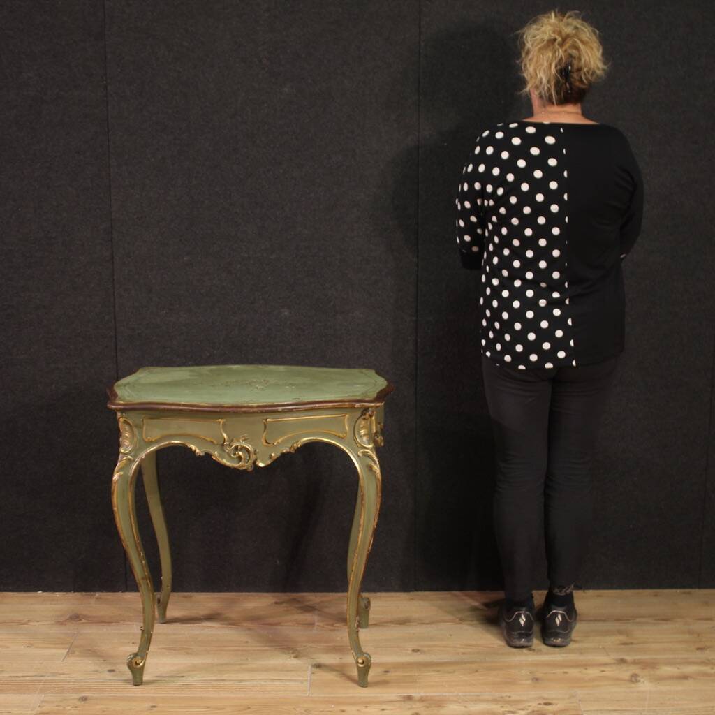 Elegant 20th century Venetian coffee table