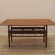 Table basse en teck danois avec étagère, années 1960
