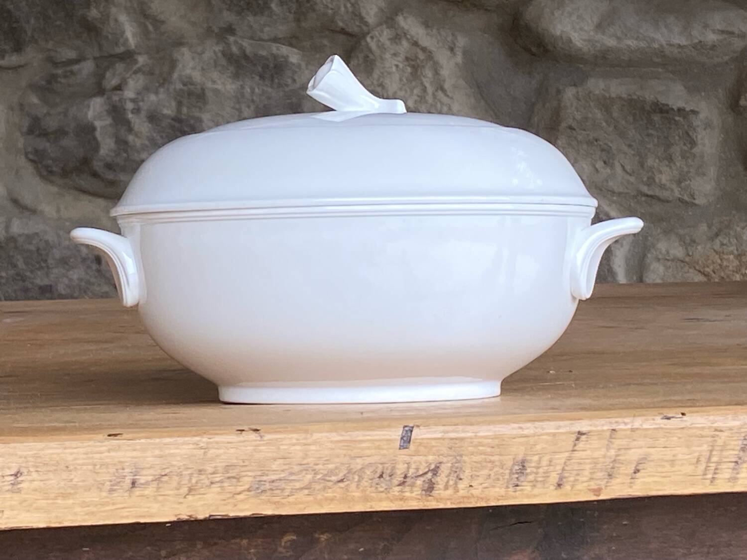 Royal Canterbury Anna fine bone china tureen or dish