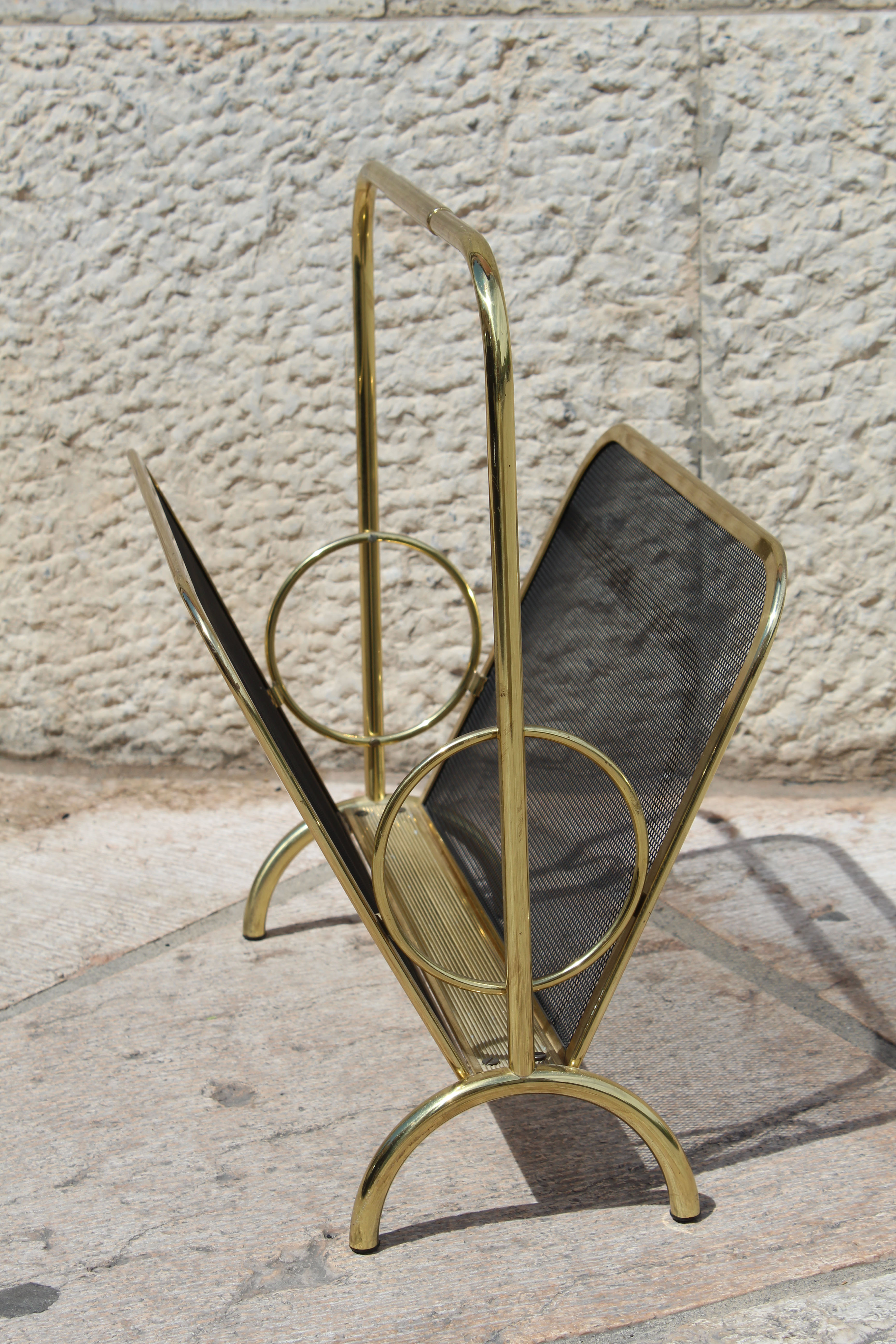 Magazine rack in brass and black lacquered metal, Italy 1970s