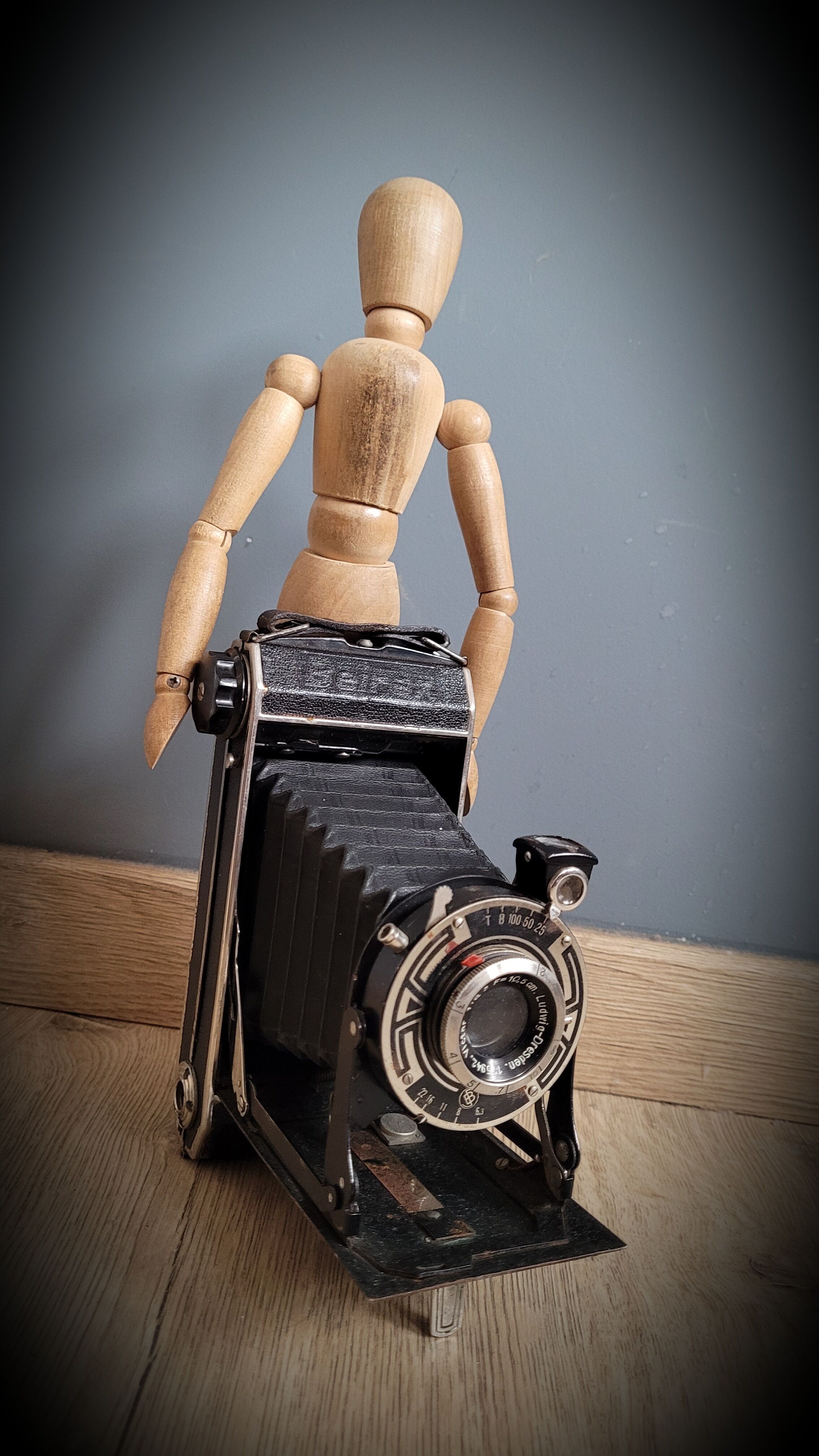 Victar bellows camera