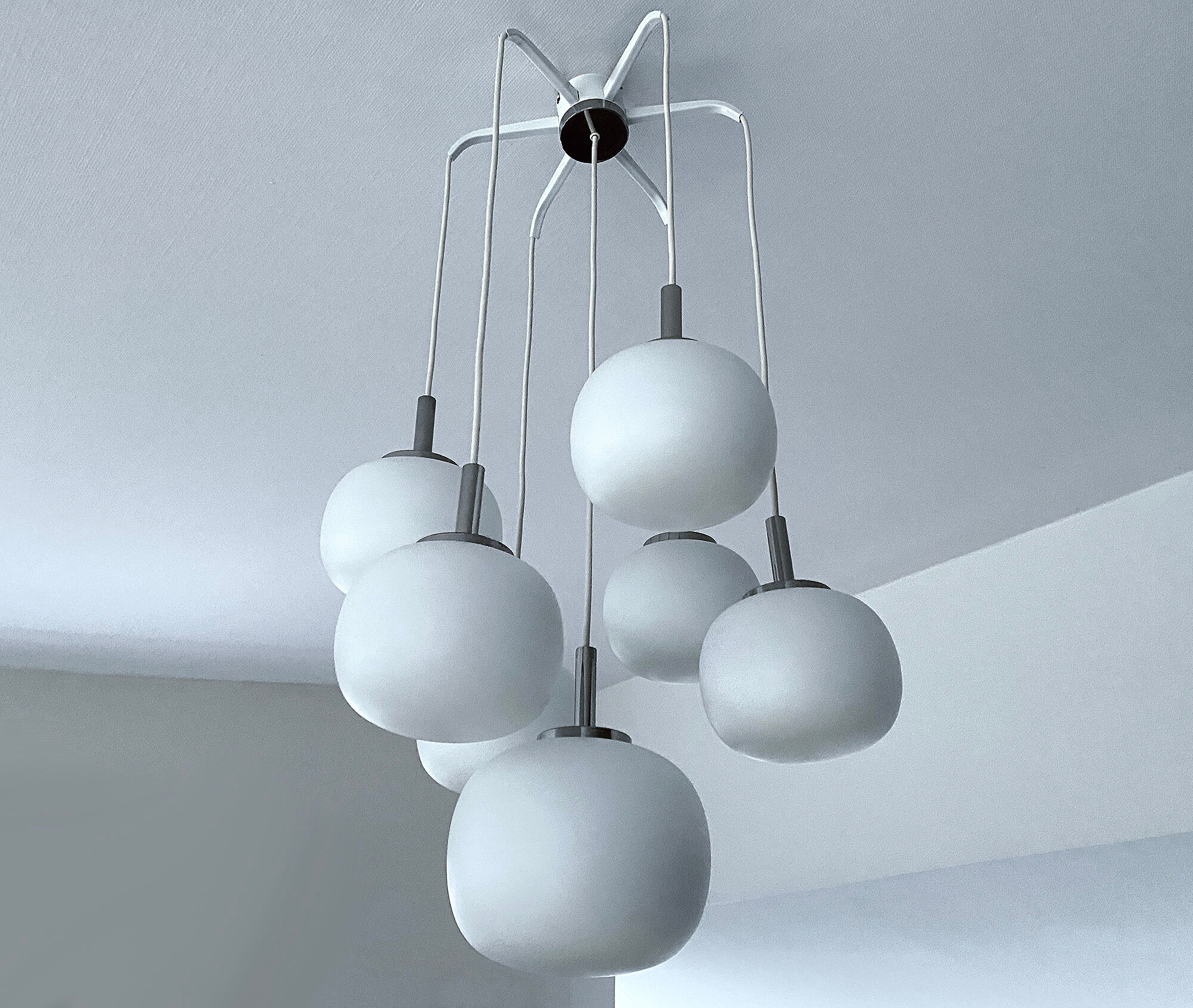 Grand Lustre Cascade, Globes Opaline Chrome, Years 70