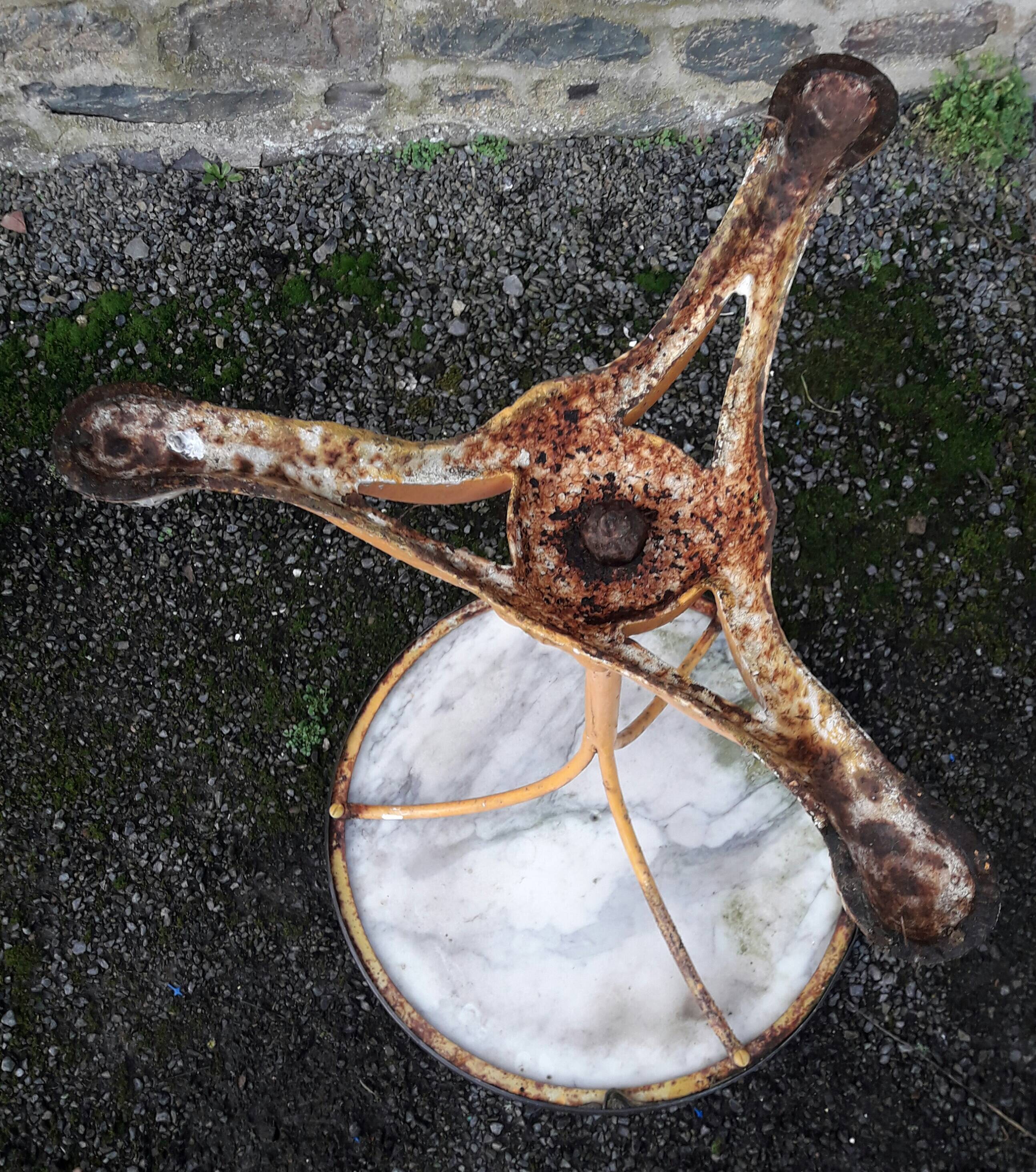 Parisian bistro pedestal table in cast iron and marble