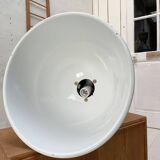 Paire de lampes industrielles.