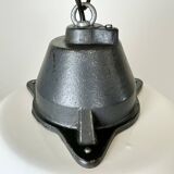 Suspension en émail blanc et fonte avec couvercle en verre, années 1960
