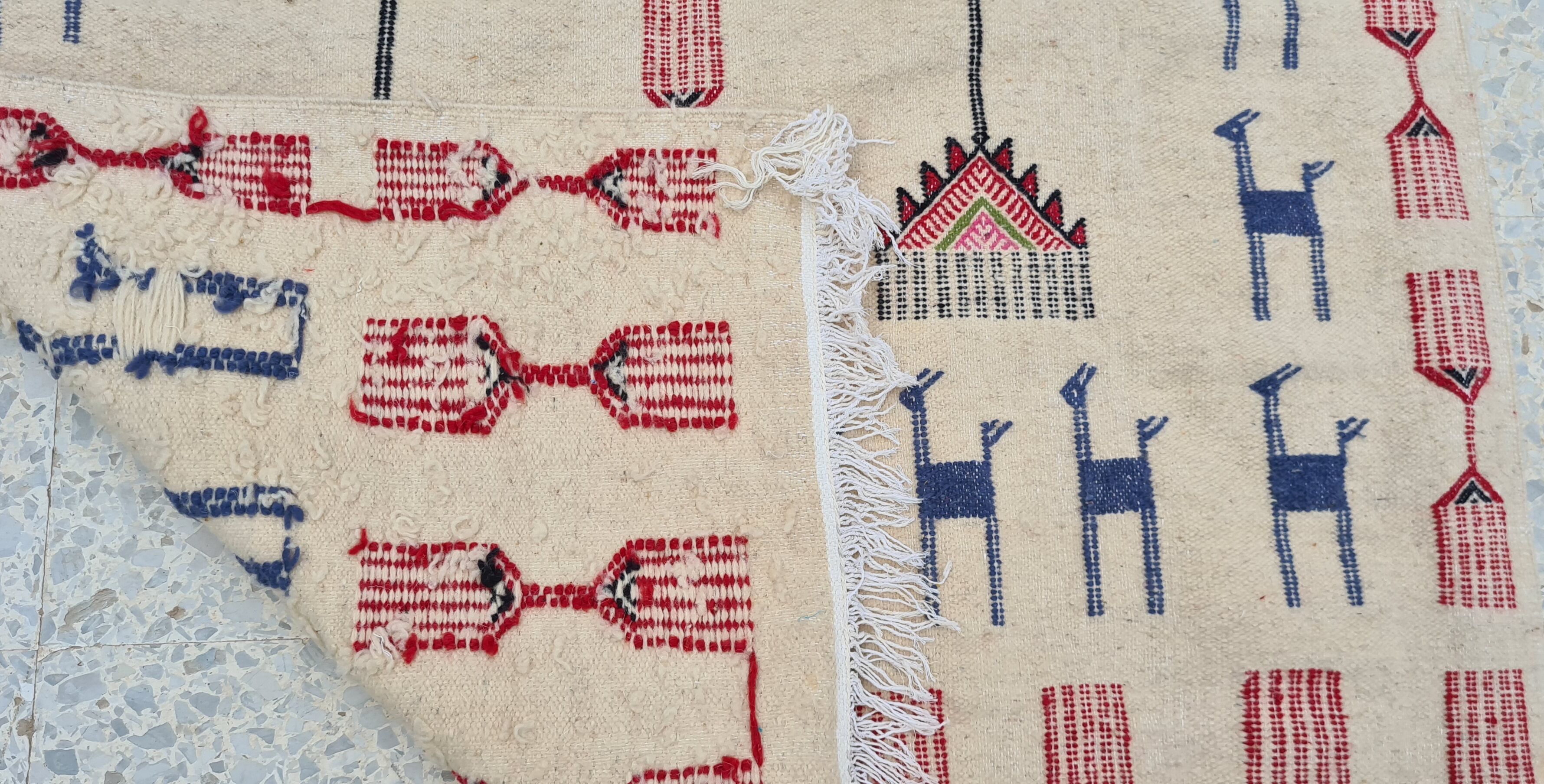 Tapis kilim beige à motifs multicolores fait main en pure laine